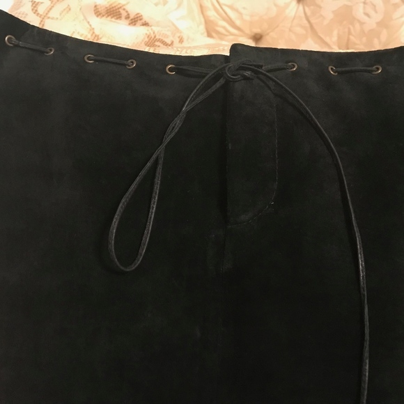 Short Black Fringed Suede Leather Skirt - Picture 2 of 7